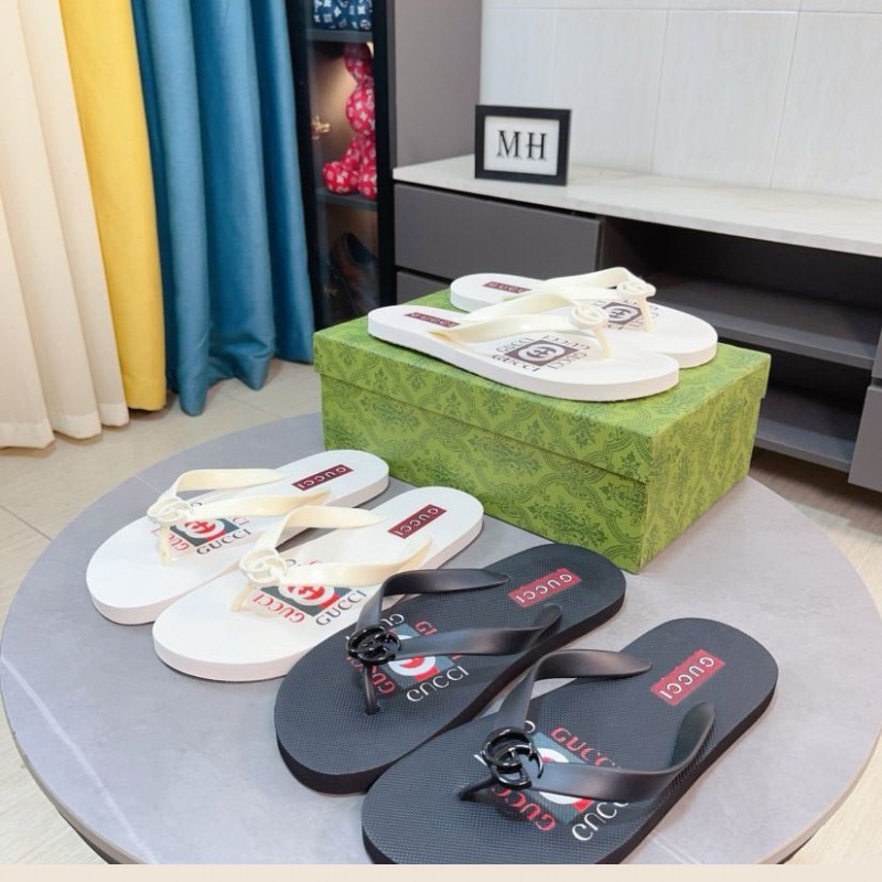 G*u*i slippers